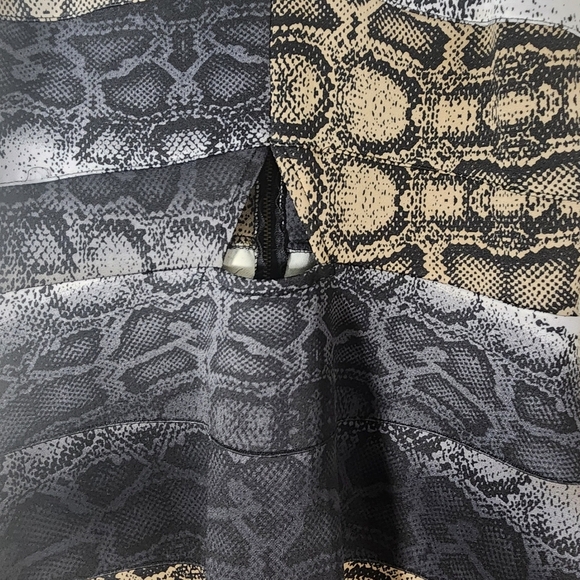 Jessica Simpson Mixed Reptilian Scuba Print Mini US Size M - Picture 4 of 11